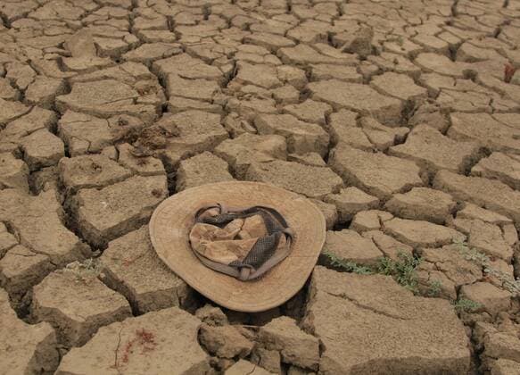 IMAGO Nature: Unsere Erde, Klimawandel, Dürren (191015) -- BEIJING, Oct. 15, 2019 (Xinhua) -- Photo taken on Oct. 11, 2019 shows the drought land in Mt. Darwin, Zimbabwe. (Photo by Shaun Jusa Xinhua) Xinhua Headlines: Escalating hunger in Africa calls for more global efforts on food security 