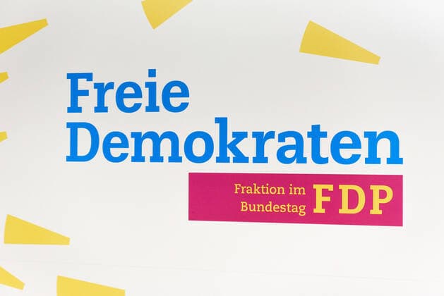 Feature Fractions in the Bundestag Germany, Berlin 15 10 2019 The picture shows the logo of the fdp faction in the Bundestag on the press wall Berlin Bundestag Berlin Germany