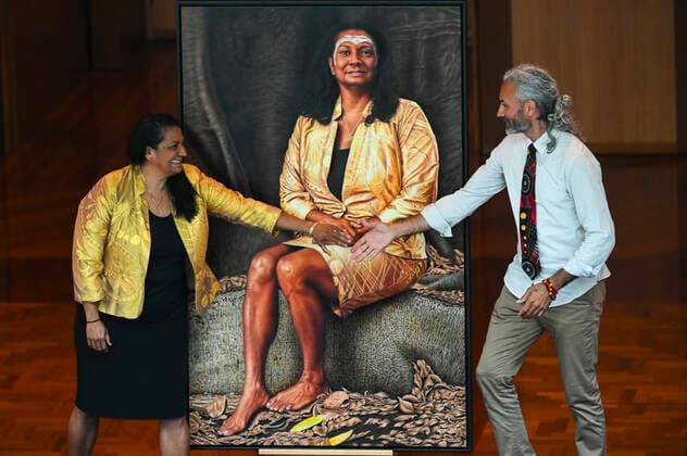 NOVA PERIS PORTRAIT UNVEILING, Former Labor senator Nova Peris (left) poses for a photograph next to her official portrait with Aboriginal artist Dr Jandamarra Cadd at Parliament House in Canberra, Wednesday, October 16, 2019. ( NO ARCHIVING, EDITORIAL USE ONLY, NO USE IN BOOKS WITHOUT CONSENT CANBERRA ACT AUSTRALIA  Copyright: xLUKASxCOCHx 20191016001426862302