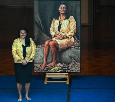 NOVA PERIS PORTRAIT UNVEILING, Former Labor senator Nova Peris poses for a photograph next to her official portrait at Parliament House in Canberra, Wednesday, October 16, 2019. ( NO ARCHIVING, EDITORIAL USE ONLY, NO USE IN BOOKS WITHOUT CONSENT CANBERRA ACT AUSTRALIA  Copyright: xLUKASxCOCHx 20191016001426862468