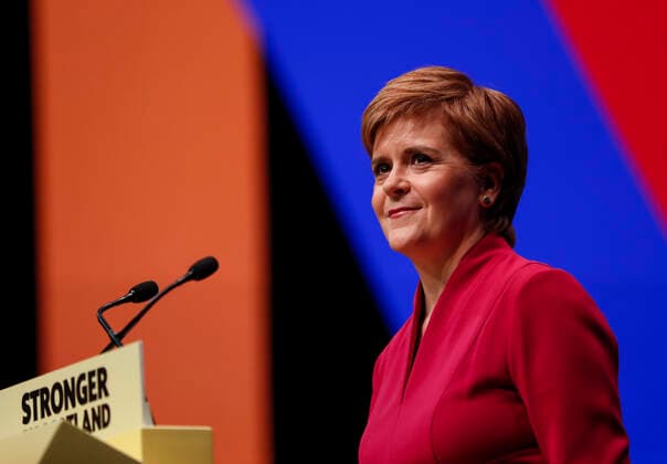 News Bilder des Tages (191016) -- ABERDEEN, Oct. 16, 2019 -- Scotland s First Minister and the Scottish National Party (SNP) leader Nicola Sturgeon gives a speech at the SNP annual conference 2019 in Aberdeen, Scotland, Britain on Oct. 15, 2019. Nicola Sturgeon said on Tuesday that an independent Scotland could act as a bridge between the European Union (EU) and the United Kingdom and be a magnet for global investment. ) (PORTRAITS) BRITAIN-ABERDEEN-SNP-ANNUAL CONFERENCE 2019-NICOLA STURGEON HanxYan 