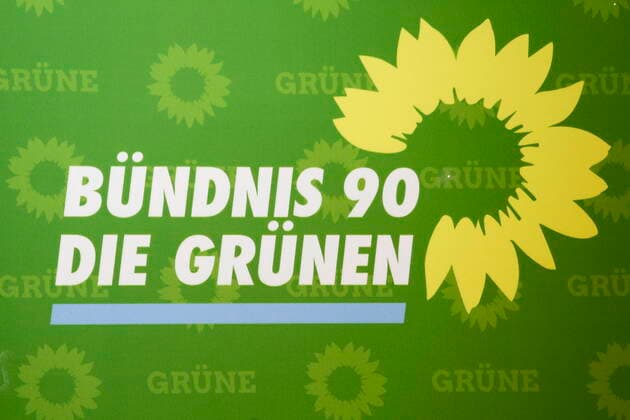 14 10 2019, Berlin, Germany Photo Logo of the party BUENDNIS 90 DIE GRUENEN on the press wall in the Federal Office in Berlin