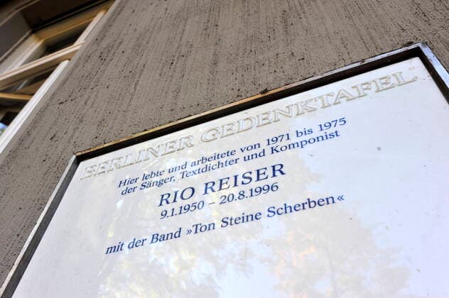 Berlin commemorative plaque for Rio Reiser at Tempelhofer Ufer 32 in Berlin The singer lived there from 1971 to 1975 with his band Ton Steine Scherben commemorative plaque for Rio Reiser