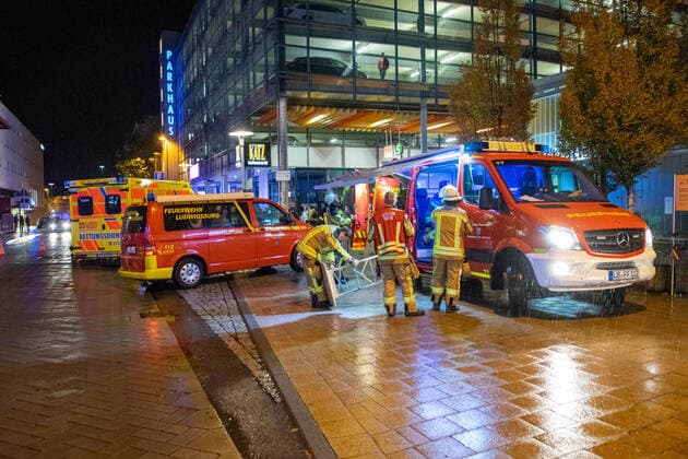Bomb threat during Deutschrap concert MERO has to stop concert in the Ludwigsburg MHP Arena Rap Star hastily leaves the location LUDWIGSBURG In connec Copyright: 7aktuellx xNilsxReeh