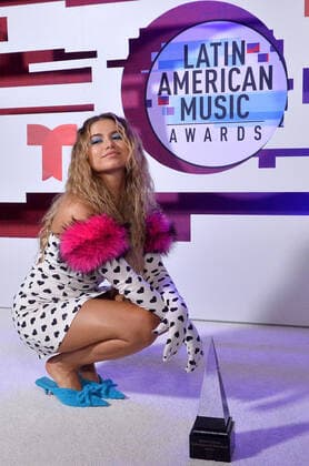 Entertainment Bilder des Tages Sofia Reyes appears backstage with her award for Favorite Video - Sofia Reyes Featuring Rita Ora & Anitta for R.I.P. during the fifth annual Latin American Music Awards at the Dolby Theatre in the Hollywood section of Los Angeles on Thursday, October 17, 2019. The annual event honors outstanding achievements for artists in the Latin music industry.  LAP20191017443 JIMxRUYMEN