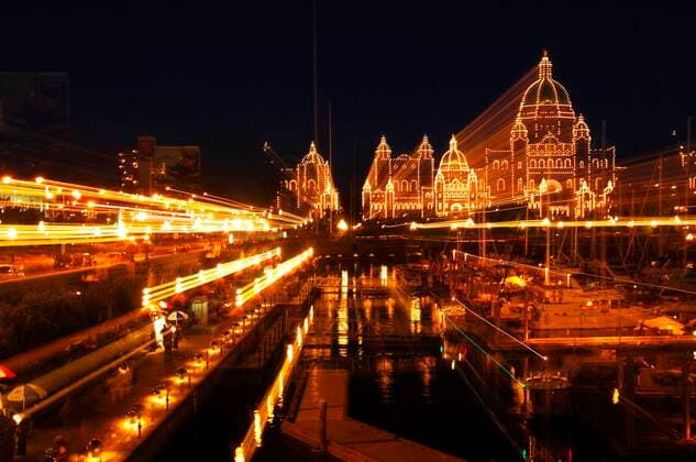 Legislative building in Victoria B.C. Canada at night. 02E23975