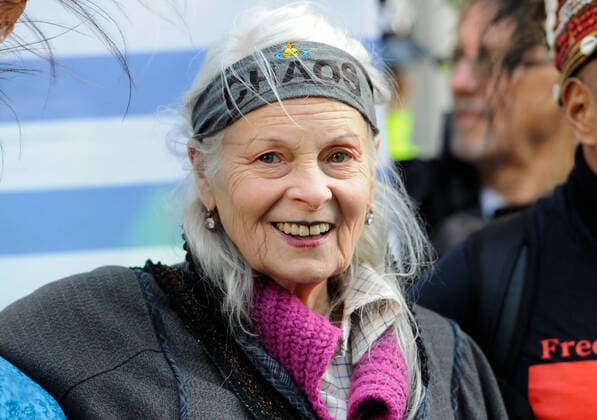 . 18 10 2019. London, United Kingdom. Extinction Rebellion protest. Dame Vivienne Westwood and son Joe Corre join Extinction Rebellion activists during a protest outside BP s HQ in St Jame s Square, Central London, for the West Papua Chain Saw Massacre in protest at BP s work in the Tangguh LNG gas field at Bintuni Bay.  xGustavoxValientex xi-Imagesx IIM-20290-0036