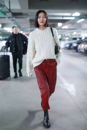 October 16, 2019, Beijing, China: Chinese supermodel Liu Wen shows up at a Beijing airport before departure in Beijing, China, 15 October 2019. Beijing China  - ZUMAc43_ 20191016_zaf_c43_005 Copyright: xStringerx