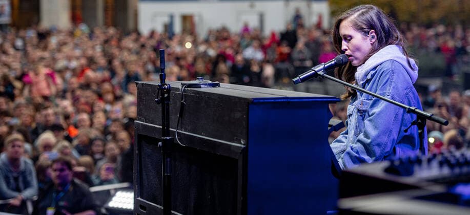 HalleZusammen Solidaritätskonzert für die Opfer des Anschlag von Halle Saale As artists KLAN, Mark Forster, Alice Merton, Joris, Michael Schulte and Max Giesinger in the picture Alice Merton Halle Saale 19 10 2019 Photo Holger John, Halle Saale Sachsen Anhalt Germany