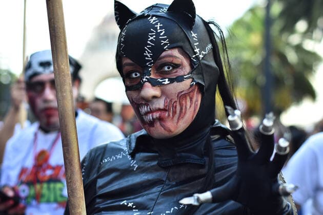 Annual Zombie Walk in Mexico City MEXICO CITY, MEXICO - OCTOBER 19: A participant is seen taking part during the march of annual Zombie Walk at Monumento of Revolucion on October 19, 2019 in Mexico City, Mexico  Copyright: xCarlosxTischlerx EYE_0024
