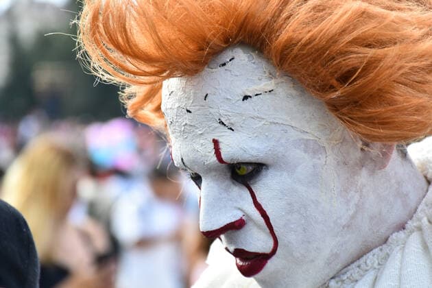 Annual Zombie Walk in Mexico City MEXICO CITY, MEXICO - OCTOBER 19: A man disguised as Pennywise (IT) is seen taking part during the march of annual Zombie Walk at Monumento of Revolucion on October 19, 2019 in Mexico City, Mexico  Copyright: xCarlosxTischlerx EYE_0635