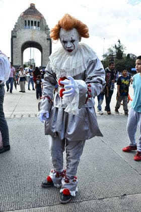 Annual Zombie Walk in Mexico City MEXICO CITY, MEXICO - OCTOBER 19: A man disguised as Pennywise (IT) is seen taking part during the march of annual Zombie Walk at Monumento of Revolucion on October 19, 2019 in Mexico City, Mexico  Copyright: xCarlosxTischlerx EYE_0647
