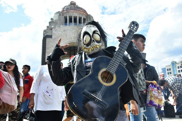 Annual Zombie Walk in Mexico City MEXICO CITY, MEXICO - OCTOBER 19: A participant is seen taking part during the march of annual Zombie Walk at Monumento of Revolucion on October 19, 2019 in Mexico City, Mexico  Copyright: xCarlosxTischlerx EYE_9886