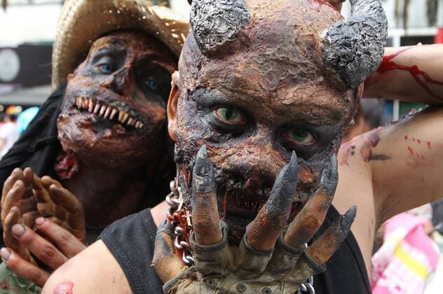 Hundred people dressed as zombies participate in a march from the Monumento a la Revolucion to the Zocalo in Mexico City, Mexico, 19 October 2019, after donate food to the foundations Alimento para Todos, A.C. and Unidos Distribuimos y Transformamos IAP during the beginnings of the celebrations of Day of the Dead in the country. Zombie march to support food bank in Mexico !ACHTUNG: NUR REDAKTIONELLE NUTZUNG!  Copyright: xMarioxGuzmánx AME2181 20191020-637071347167829453