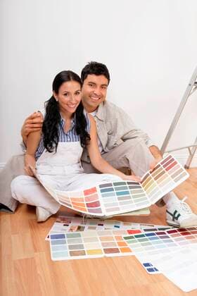 Couple Choosing Paint Color,model released, Symbolfoto,property released 03B76769