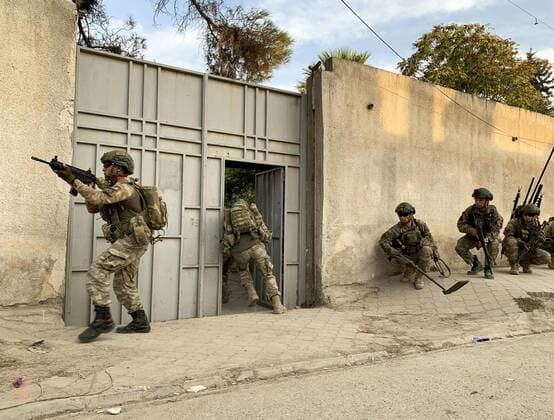 Bilder des Jahres 2019, News 10 Oktober News Themen der KW42 News Bilder des Tages (191020) -- BEIJING, Oct. 20, 2019 -- The Turkish forces are seen in Tal Abyad in northern Syria, Oct. 18, 2019. Turkish President Recep Tayyip Erdogan said on Friday that Turkey expects the Kurdish militia to leave within 120 hours the safe zone to be established by Ankara in northern Syria. XINHUA PHOTOS OF THE DAY zhengsiyuan 
