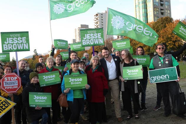 Canadian Green Party leader Elizabeth May (Center, L) joins Vancouver Center candidate Jesse Brown (Center, R) speaking to constituents at English Bay and on Denman Street in the West End, Vancouver, British Columbia, October 19, 2019 during a day of federal election campaigning in Vancouver. Election day is October 21, 2019.  VAP2019101905 HEINZxRUCKEMANN