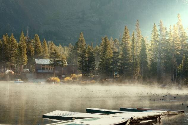 IMAGO Creative: Herbst, Mystische Stimmung fog on lake 03C62663