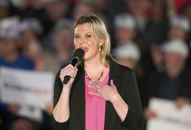 Canadian Conservative Party leader Andrew Scheer s wife Jill speaks to constituents at a rally in Richmond, British Columbia, October 20, 2019 during the last day of federal election campaigning. Election day is tomorrow, October 21, 2019.  VAP2019102026 HEINZxRUCKEMANN