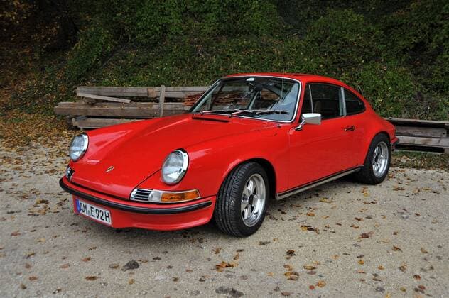 The Porsche 911 E was built from 1969 to 1973 It was the direct successor of the Porsche 911 L with carburetor engine The 911 E are very sought after by collectors in good condition