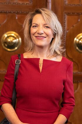 Hanover, award of the Leibniz Ring Hannover to marine biologist Prof Dr Antje Boetius, laudation Hannes Jaenicke, entry in the golden book of the Hanover state capital in the New Town Hall,