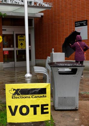 (191021) -- VANCOUVER, Oct. 21, 2019 (Xinhua) -- A voter arrives at a polling station despite heavy rain in Vancouver, Canada, Oct. 21, 2019. Canadians on Monday began voting in a general election after a 40-day campaign season. (Photo by Andrew Soong Xinhua) CANADA-VANCOUVER-NATIONAL ELECTION 