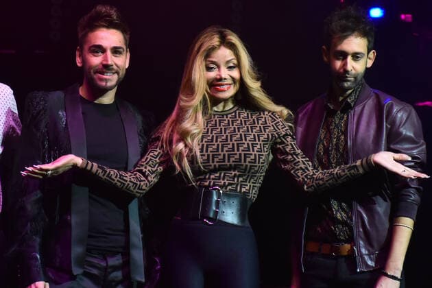 Forever: The best Show About The King of Pop - press conference MEXICO CITY, MEXICO - OCTOBER 22: (L-R) Alejandro Gou, Carmelo Segura, singer La Toya Jackson poses for photos during a press conference to present Forever: The best Show About The King of Pop in tribute of Michael Jackson at Centro Cultural Teatro 1 on October 22, 2019 in Mexico City, Mexico  Copyright: xCarlosxTischlerx EYE_0876