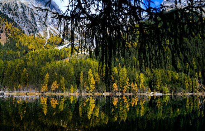 Antholz Italien 17.10.2019 ANTHOLZER SEE Herbststimmung Foto camera4 Eberhard Thonfeld 191017 *** Antholz Italy 17 10 2019 ANTHOLZER SEE autumn mood photo camera4 Eberhard Thonfeld 191017