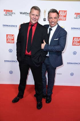 Andre Eisermann with husband Manuel Bortt at the 13th GOLDEN BILD der FRAU award ceremony at the Stage Operettenhaus in Hamburg on 23 10 2019