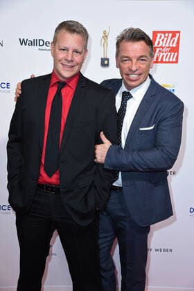 Andre Eisermann with husband Manuel Bortt at the 13th GOLDEN BILD der FRAU award ceremony at the Stage Operettenhaus in Hamburg on 23 10 2019