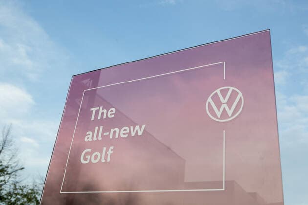 24 10 2019, xtgx, Economy Auto, Volkswagen World Premiere Presentation Golf 8 eight emspor, v l Shield the all new Golf DFL DFB REGULATIONS PROHIBIT ANY USE OF PHOTOGRAPHS as IMAGE SEQUENCES and or QUASI VIDEO Wolfsburg