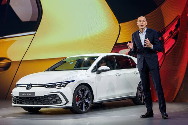 24 10 2019, xtgx, Wirtschaft Auto, Volkswagen World Premiere Presentation Golf VIII 8 eight emspor, v l Ralf Brandstaetter at the presentation of the new Golf Wolfsburg