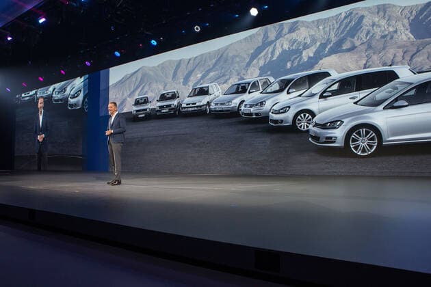 24 10 2019, xtgx, Wirtschaft Auto, Volkswagen World Premiere Presentation Golf VIII 8 eight emspor, v l Herbert Diess at the presentation of the new Golf Wolfsburg