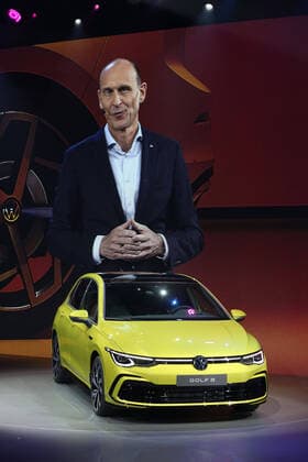 Wolfsburg Lower Saxony Volkswagen, VW, PraÌˆsentation Golf 8, Golf VIII in Wolfsburg, Autostadt, Hafen 1, picture shows impressions during the show, Ralf Brandstätter explains the new Golf 8