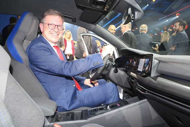 Wolfsburg Lower Saxony Volkswagen, VW, PraÌˆsentation Golf 8, Golf VIII in Wolfsburg, Autostadt, Hafen 1, picture shows editor-in-chief Armin Maus in the new Golf