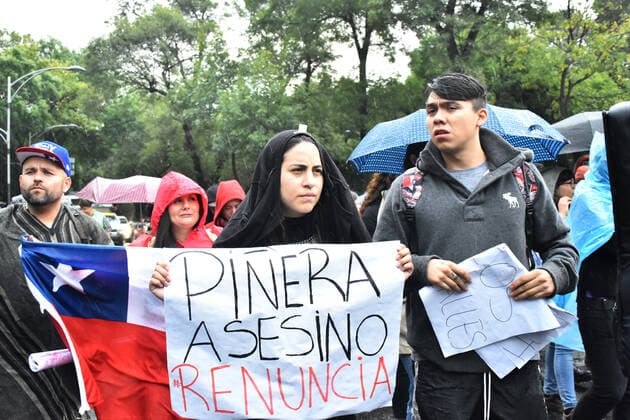 Global action against Sebastian Pinera in Mexico MEXICO CITY, MEXICO - OCTOBER 24: Chilean citizens protest at the Chilean embassy showing their outrage against the military repression and violence and support the demands of their compatriots against the economic m‹easures imposed by the President of Chile Sebastian Pinera on October 24, 2019 in Mexico City, Mexico  Copyright: xCarlosxTischlerx EYE_5690