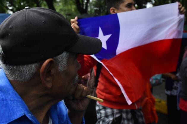 Global action against Sebastian Pinera in Mexico MEXICO CITY, MEXICO - OCTOBER 24: Chilean citizens protest at the Chilean embassy showing their outrage against the military repression and violence and support the demands of their compatriots against the economic m‹easures imposed by the President of Chile Sebastian Pinera on October 24, 2019 in Mexico City, Mexico  Copyright: xCarlosxTischlerx EYE_5749