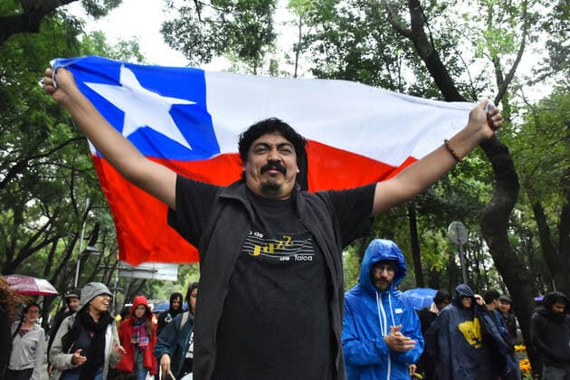Global action against Sebastian Pinera in Mexico MEXICO CITY, MEXICO - OCTOBER 24: Chilean citizens protest at the Chilean embassy showing their outrage against the military repression and violence and support the demands of their compatriots against the economic m‹easures imposed by the President of Chile Sebastian Pinera on October 24, 2019 in Mexico City, Mexico  Copyright: xCarlosxTischlerx EYE_5639