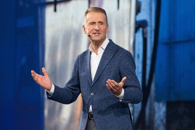 24.10.2019, xtgx, Wirtschaft Auto, Volkswagen - Weltpremiere Vorstellung Golf VIII 8 acht emspor, v.l. Herbert Diess Wolfsburg *** 24 10 2019, xtgx, Economy Auto, Volkswagen World Premiere Presentation Golf VIII 8 eight emspor, v l Herbert Diess Wolfsburg