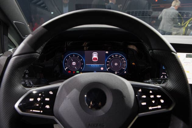 24 10 2019, xtgx, economy car, Volkswagen world premiere presentation Golf VIII 8 eight emspor, v l steering wheel and digital displays in the Golf 8 Wolfsburg