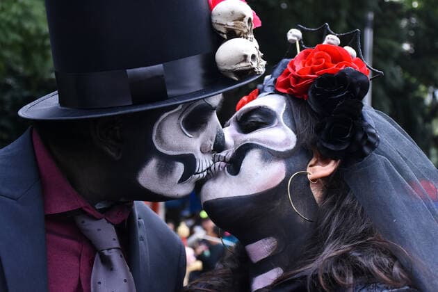 Catrinas Parade to celebrate Day of the Dead in Mexico MEXICO CITY, MEXICO - OCTOBER 26: Participants take part during The Mega parade of Catrinas as part of celebration of Mexican tradition Day of the Dead ˜Dia de Muertos™ at Reforma Avenue on October 26, 2019 in Mexico City, Mexico. The Day of the Dead Celebration was named in 2003 by UNESCO Intangible Cultural Heritage of Humanity  Copyright: xCarlosxTischlerx EYE_7368