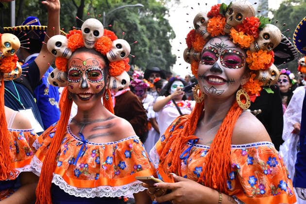 Catrinas Parade to celebrate Day of the Dead in Mexico MEXICO CITY, MEXICO - OCTOBER 26: Participants take part during The Mega parade of Catrinas as part of celebration of Mexican tradition Day of the Dead ˜Dia de Muertos™ at Reforma Avenue on October 26, 2019 in Mexico City, Mexico. The Day of the Dead Celebration was named in 2003 by UNESCO Intangible Cultural Heritage of Humanity  Copyright: xCarlosxTischlerx EYE_7576