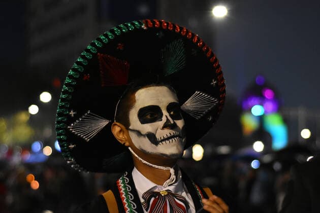 Catrinas Parade to celebrate Day of the Dead in Mexico MEXICO CITY, MEXICO - OCTOBER 26: Participants take part during The Mega parade of Catrinas as part of celebration of Mexican tradition Day of the Dead ˜Dia de Muertos™ at Reforma Avenue on October 26, 2019 in Mexico City, Mexico. The Day of the Dead Celebration was named in 2003 by UNESCO Intangible Cultural Heritage of Humanity  Copyright: xCarlosxTischlerx EYE_7924