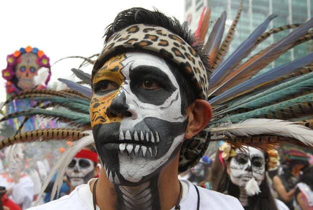 Citizens participate in the traditional parade of Las Catrinas, within the framework of the national celebrations of these days on the occasion of the Day of the Dead, in Mexico City, Mexico, 26 October 2019. Catrinas parade in the traditional Day of the Dead celebrations in Mexico !ACHTUNG: NUR REDAKTIONELLE NUTZUNG!  Copyright: xMarioxGuzmanx AME6295 20191027-637077449255186919