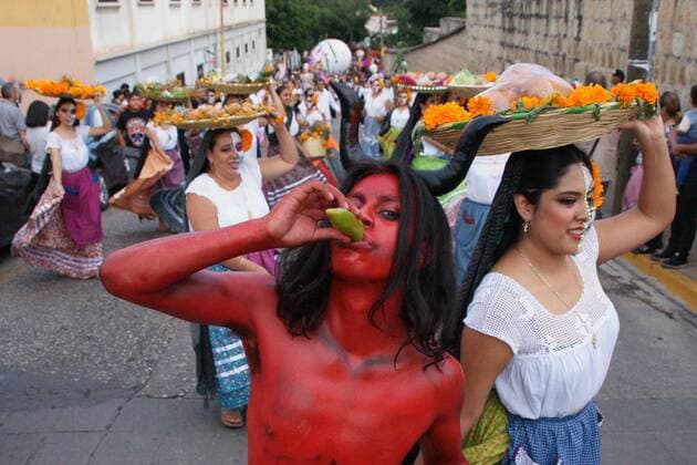 October 26, 2019 EUM20191026SOC54 JPG OAXACA, Oax TraditionTradicion Death is lived October 26, 2019 Aspects of the traditional comparsa In Oaxaca, Â¡Death is lived, as part of the activities alluding to the Day of the Dead Photo Agency EL UNIVERSALEELG  - ZUMAu78_ 20191026_zaf_u78_112 Copyright: xElxUniversalx