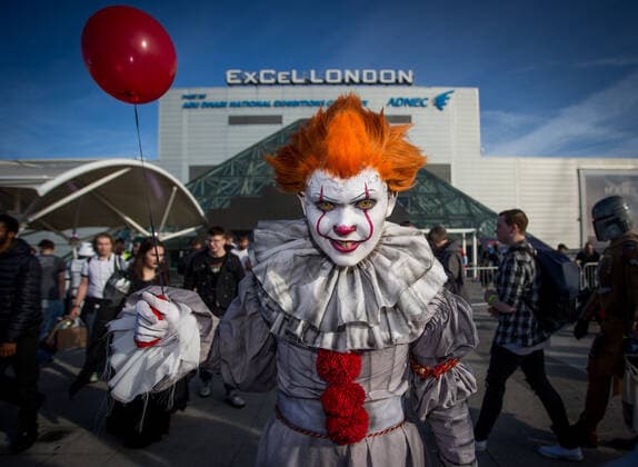 Bilder des Jahres 2019, News 10 Oktober October 27, 2019, London, United Kingdon: Fans attend day three of London MCM Comic Con at ExCel dressed as their favourite characters from Sci-Fi, fantasy, comics & films..Where: London, United Kingdon.When: 27 Oct 2019.Credit: Martyn Wheatley Cover Images London United Kingdon - ZUMAc218 20191027_zia_c218_037 Copyright: xMwht1 Zhcgx