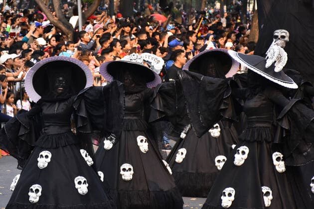 Day of the Dead International Parade in Mexico City MEXICO CITY, MEXICO - OCTOBER 27: Participants take part during the commemorative Day of the Dead International Parade as part of celebrations of the mexican traditions Day of the Dead (Dia de Muertos) at Hemiciclo a Juarez on October 27, 2019 in Mexico City, Mexico  Copyright: xCarlosxTischlerx EYE_9741