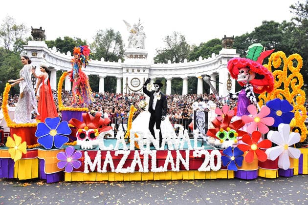 Day of the Dead International Parade in Mexico City MEXICO CITY, MEXICO - OCTOBER 27: Participants take part during the commemorative Day of the Dead International Parade as part of celebrations of the mexican traditions Day of the Dead (Dia de Muertos) at Hemiciclo a Juarez on October 27, 2019 in Mexico City, Mexico  Copyright: xCarlosxTischlerx EYE_0447