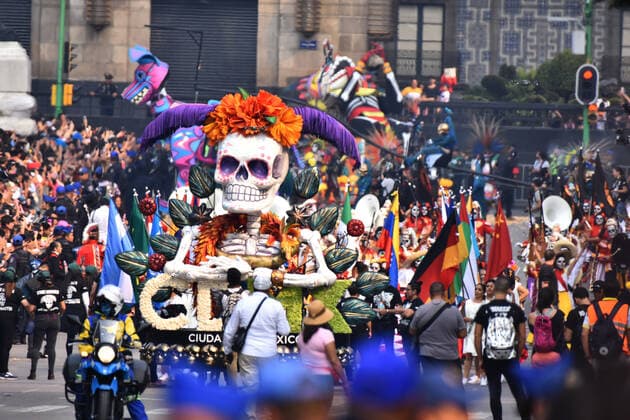Day of the Dead International Parade in Mexico City MEXICO CITY, MEXICO - OCTOBER 27: Participants take part during the commemorative Day of the Dead International Parade as part of celebrations of the mexican traditions Day of the Dead (Dia de Muertos) at Hemiciclo a Juarez on October 27, 2019 in Mexico City, Mexico  Copyright: xCarlosxTischlerx EYE_8145