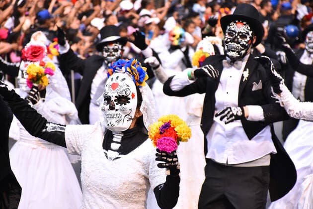Day of the Dead International Parade in Mexico City MEXICO CITY, MEXICO - OCTOBER 27: Participants take part during the commemorative Day of the Dead International Parade as part of celebrations of the mexican traditions Day of the Dead (Dia de Muertos) at Hemiciclo a Juarez on October 27, 2019 in Mexico City, Mexico  Copyright: xCarlosxTischlerx EYE_8679